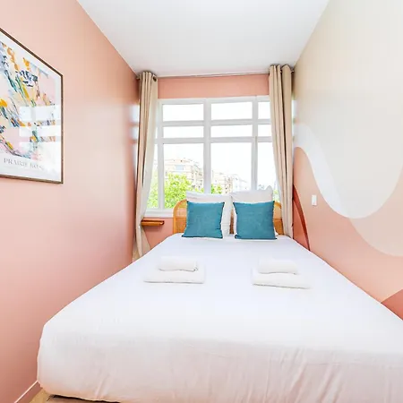 Appartement Designer & Air-conditioned 2br, 17 Parijs