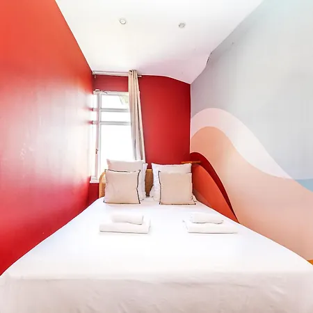 Designer & Air-conditioned 2br, 17 Parijs