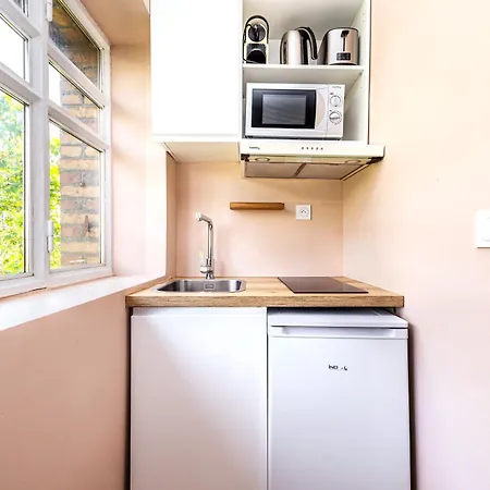 Designer & Air-conditioned 2br, 17 Appartement *