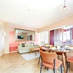 Designer & Air-conditioned 2br, 17