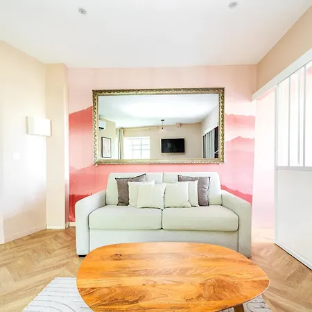 Apartman Designer & Air-conditioned 2br, 17 Párizs