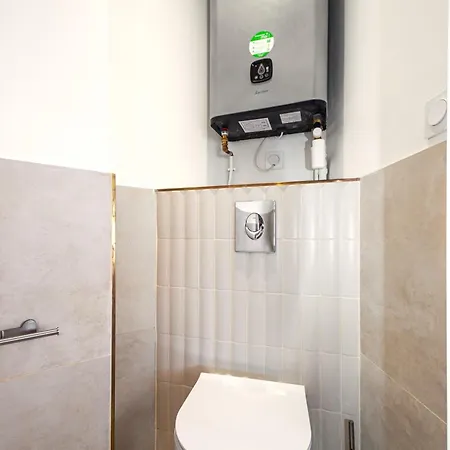Designer & Air-conditioned 2br, 17 *