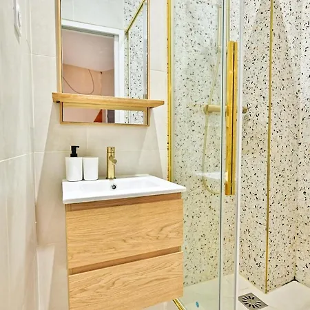 Apartman Designer & Air-conditioned 2br, 17 *
