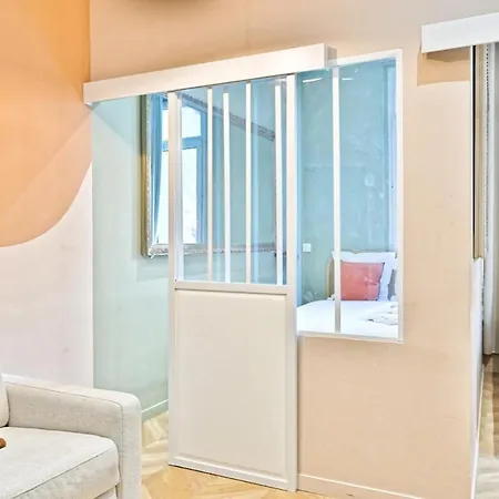 Designer & Air-conditioned 2br, 17