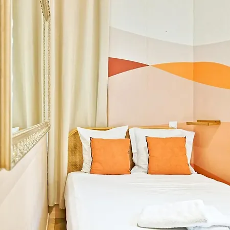Designer & Air-conditioned 2br, 17
