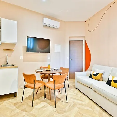Designer & Air-conditioned 2br, 17 Apartman