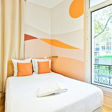 Designer & Air-conditioned 2br, 17 Appartement *