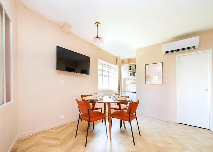 Designer & Air-conditioned 2br, 17 باريس