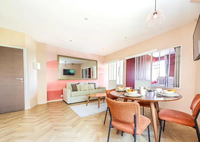 Designer & Air-conditioned 2br, 17