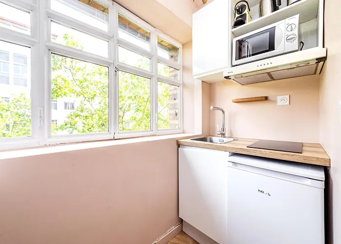 Designer & Air-conditioned 2br, 17 *