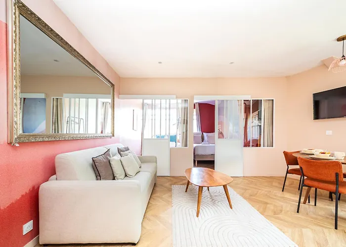 Designer & Air-conditioned 2br, 17 * باريس