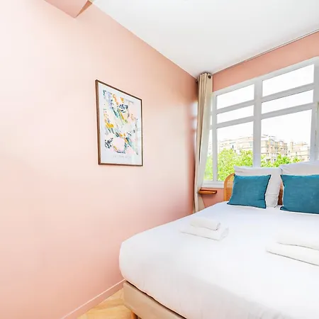 Designer & Air-conditioned 2br, 17 Lejlighed