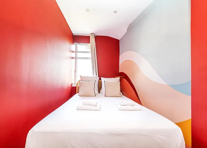 Designer & Air-conditioned 2br, 17 Paris