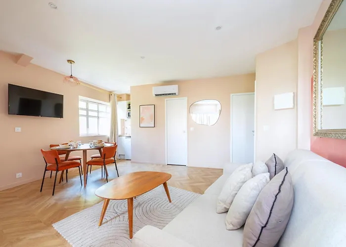 Apartment Designer & Air-conditioned 2br, 17