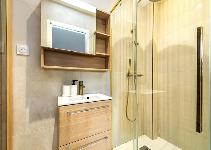 Designer & Air-conditioned 2br, 17 Apartment